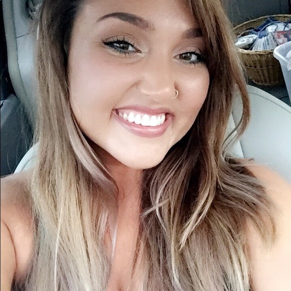 Meet your Posher, Myka - Picture 3 of 5